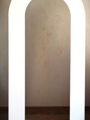 Арка с бяло фолио от материал Коматекс (Под Наем)