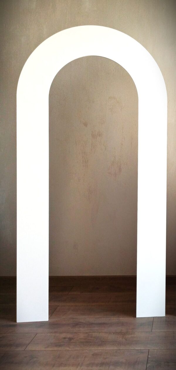 Арка с бяло фолио от материал Коматекс (Под Наем)