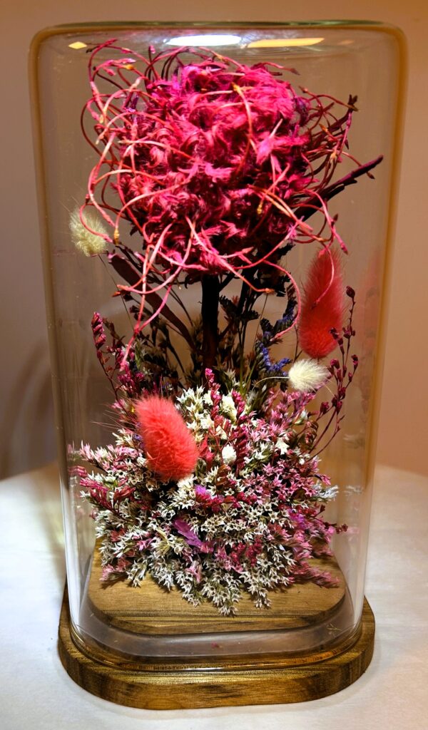 Стъклен купол със суха растителна декорация ( ръчна изработка )