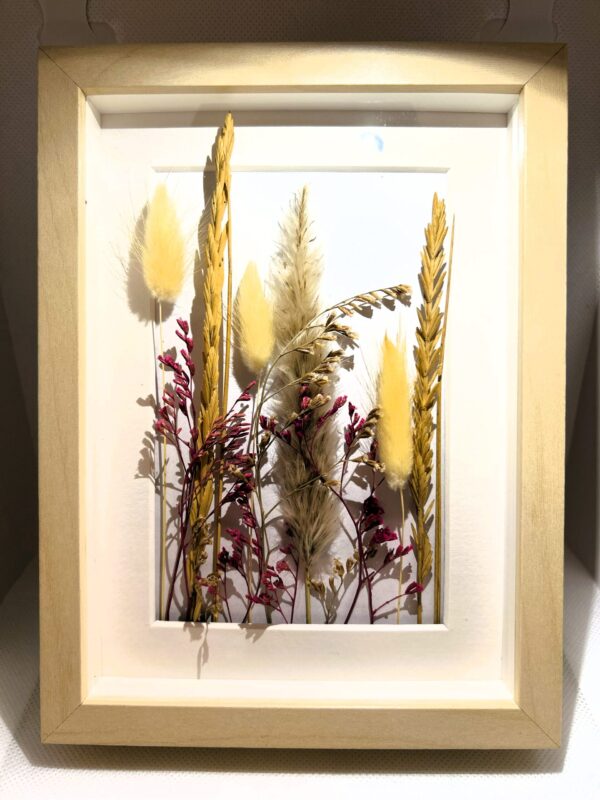 Красиви обемни рамки с декорация от суха растителност